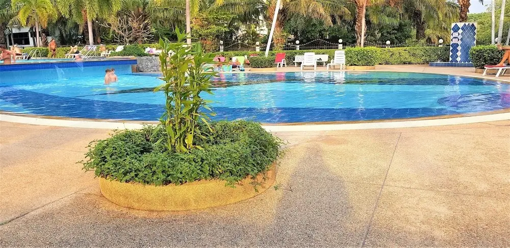 Паттайя: Sea View 4th Floor 1 bed Condo at View Talay 2