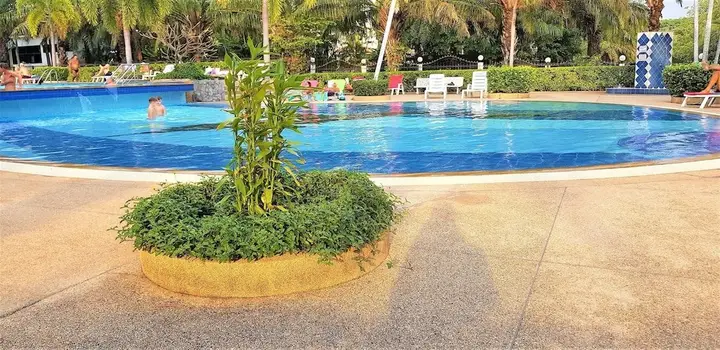 Паттайя: Sea View 4th Floor 1 bed Condo at View Talay 2