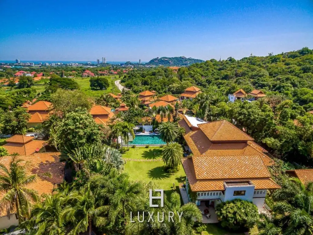 Хуахин: Bali Style Mansion in Great Location WL2