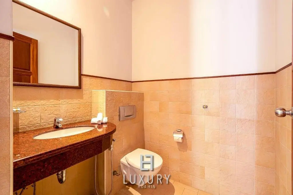 Хуахин: Bali Style Mansion in Great Location WL2