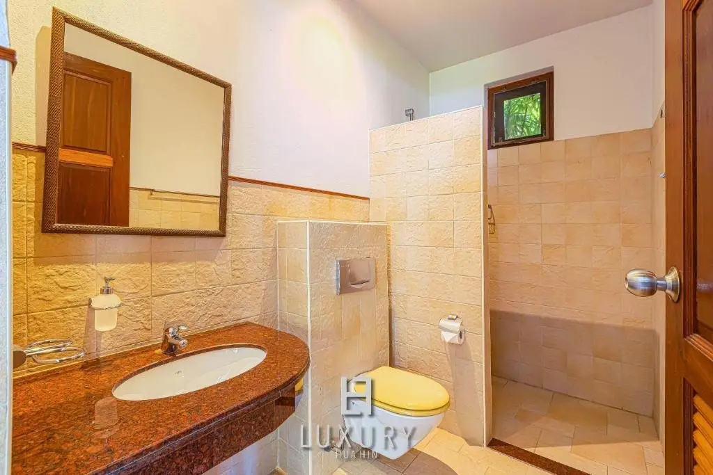 Хуахин: Bali Style Mansion in Great Location WL2