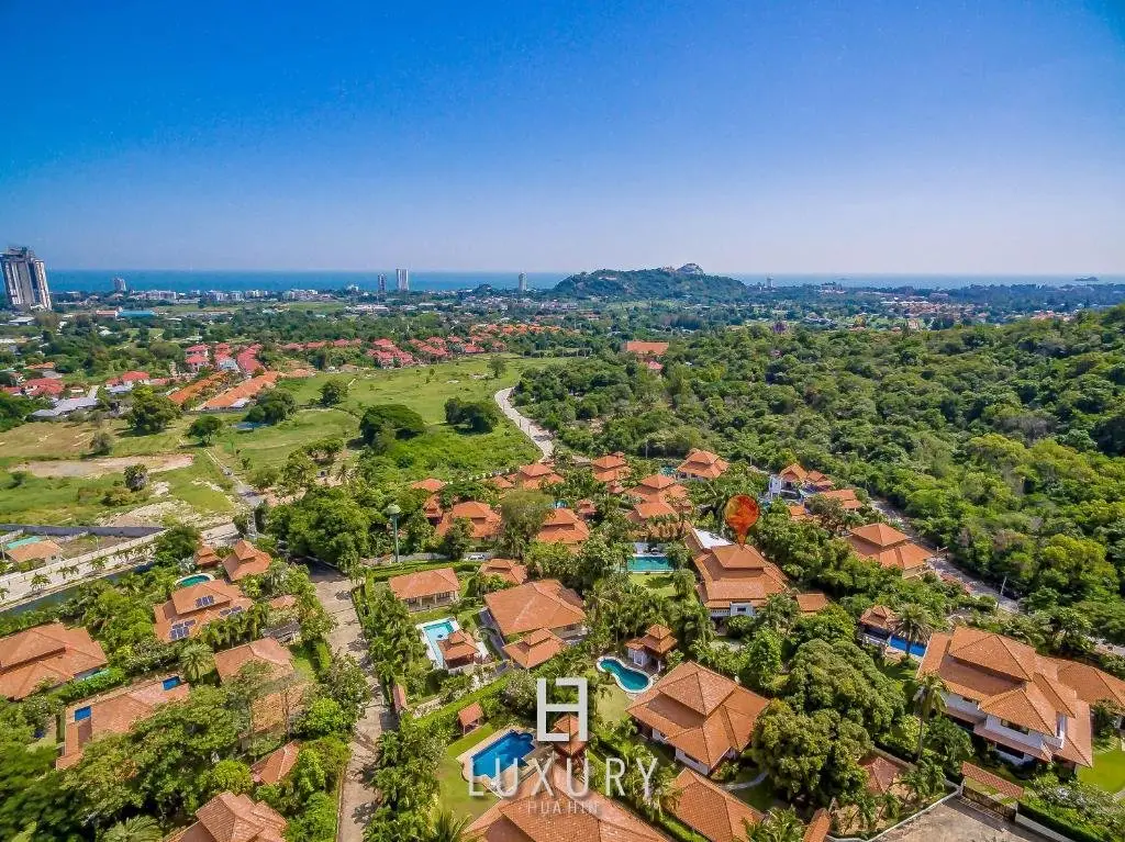 Хуахин: Bali Style Mansion in Great Location WL2