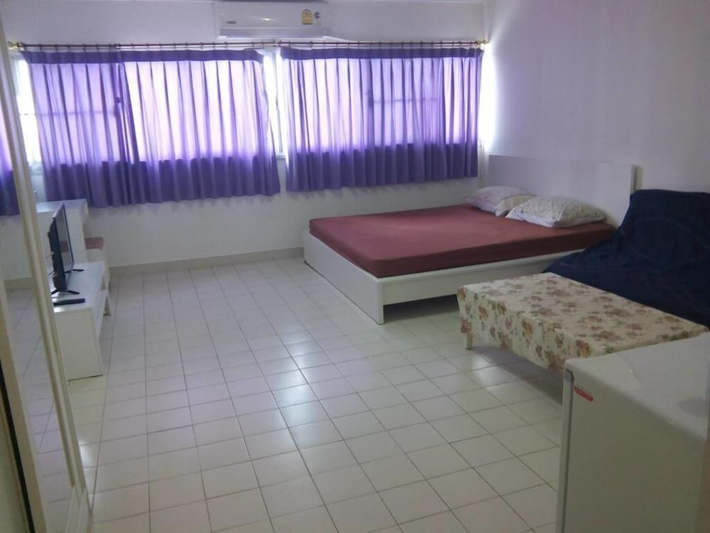 Паккрет: Room in Studio - Impact Don Mueang Bangkok Guest House For 3 Pax