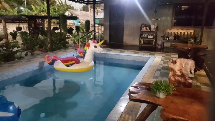 Лампхун: Non La-poon pool view