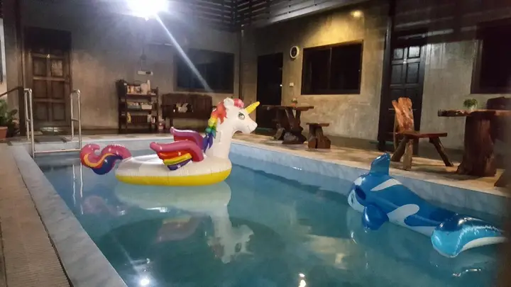 Лампхун: Non La-poon pool view