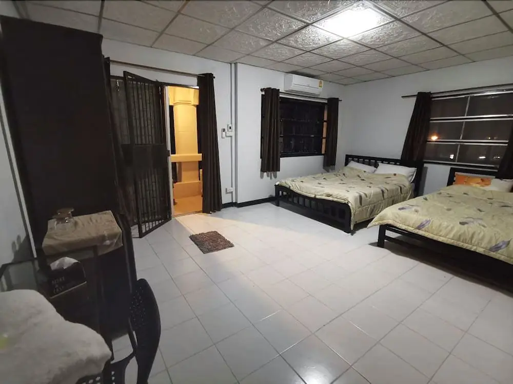 Чонбури: J Room Bangsaen