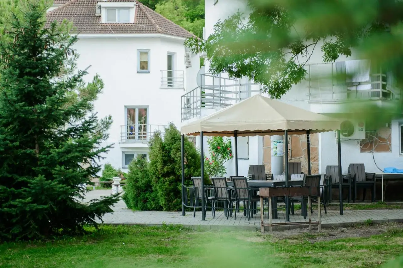 Абрау-Дюрсо: Усадьба Круглое Озеро