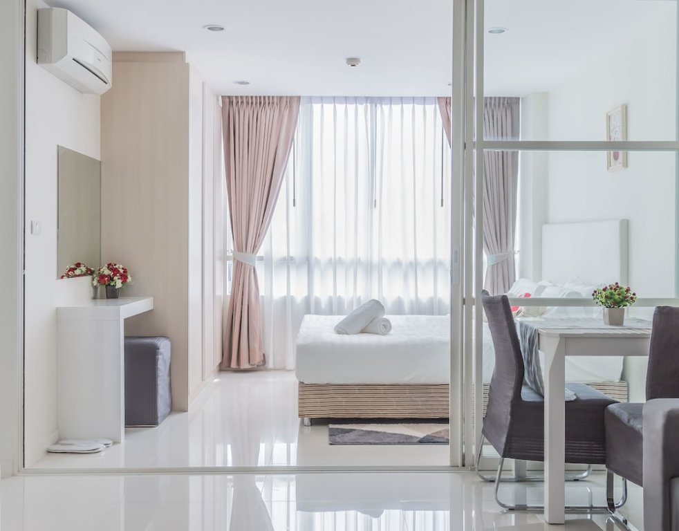 Бангкок: Locals Bangna Elements Srinakarin