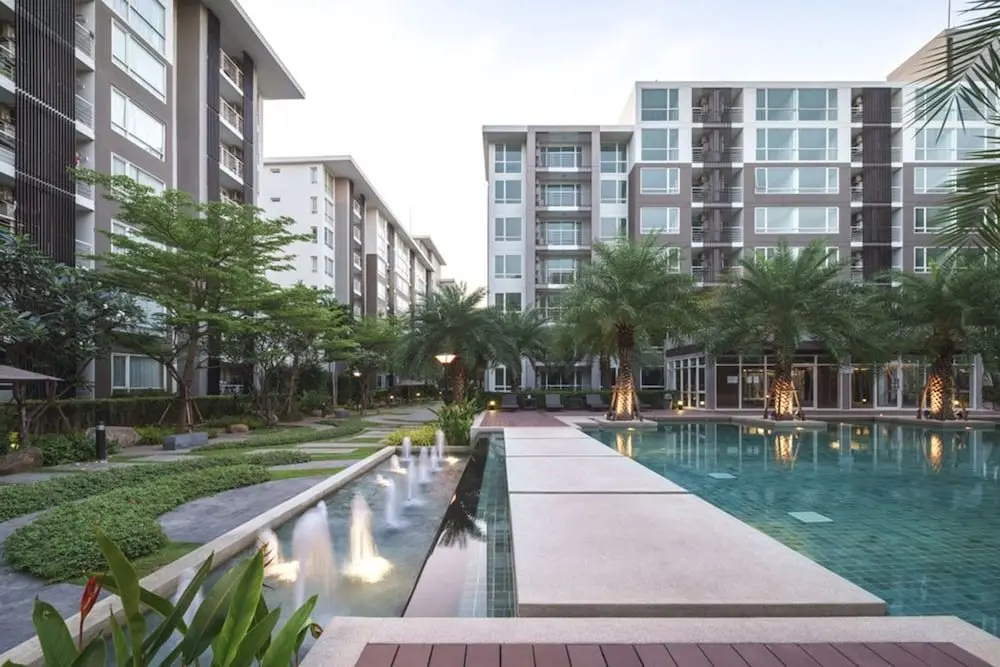 Бангкок: Locals Bangna Elements Srinakarin
