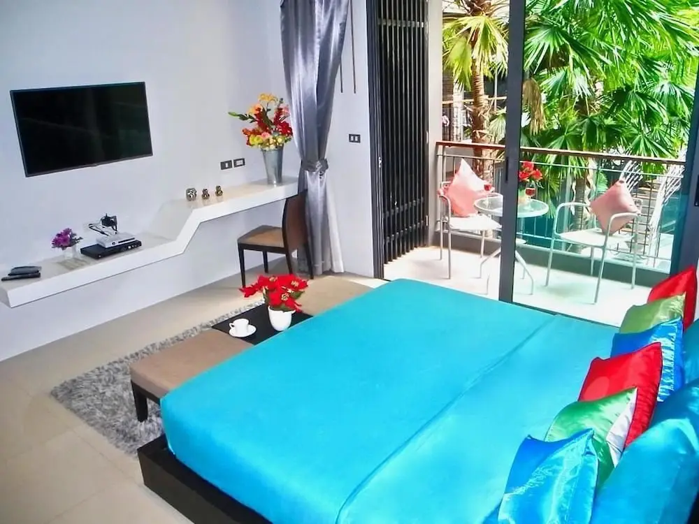 Кату: Emerald Terrace - Pool View Studio