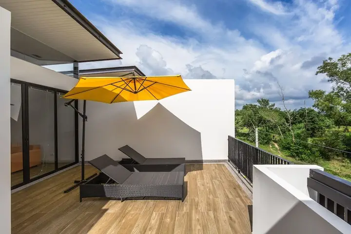 Тхаланг: Villa Biak by TropicLook