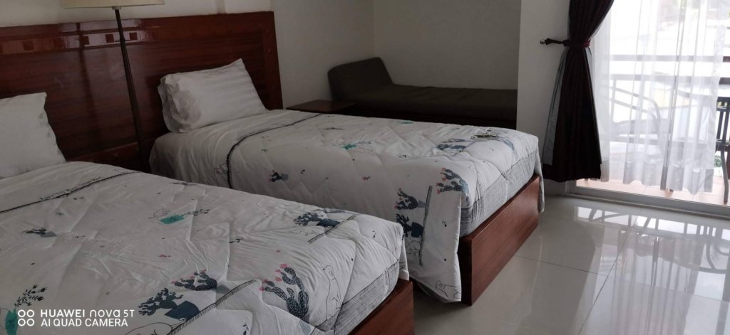Кату: Sure Guesthouse