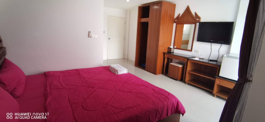 Кату: Sure Guesthouse