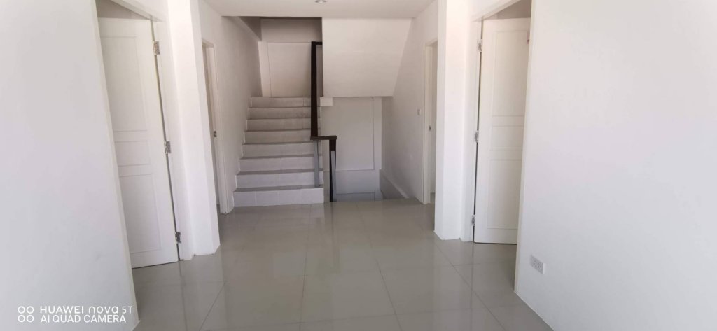 Кату: Sure Guesthouse