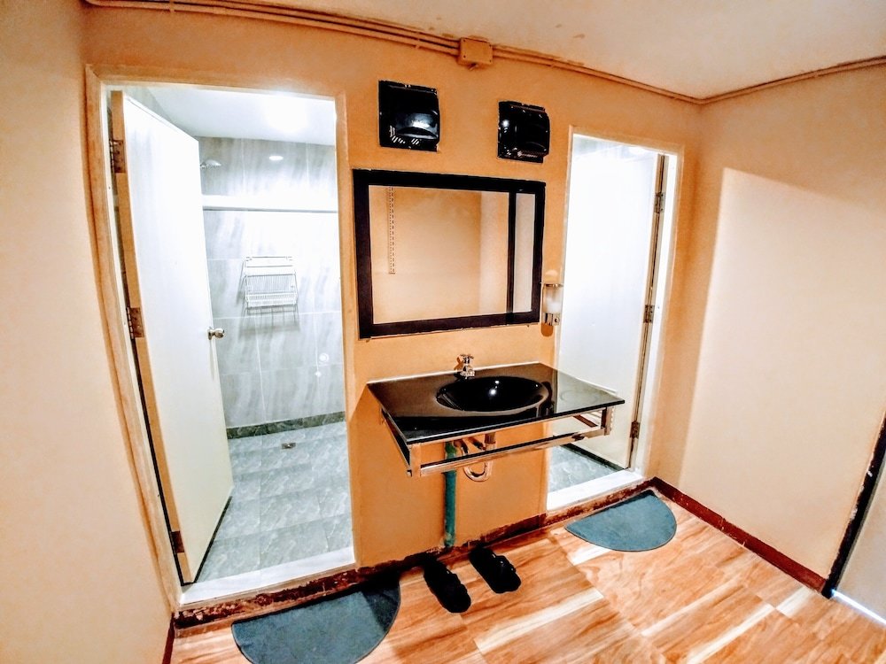 Бангкок: Zuzu Hostel