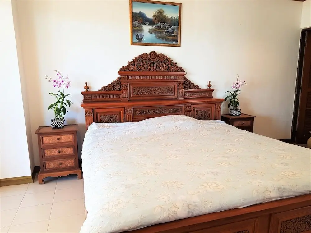 Паттайя: Fantastic 2 bed With Huge Balcony & sea Views