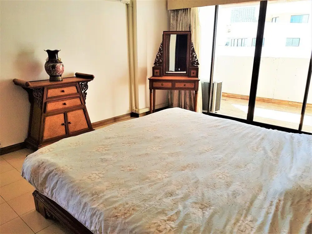 Паттайя: Fantastic 2 bed With Huge Balcony & sea Views
