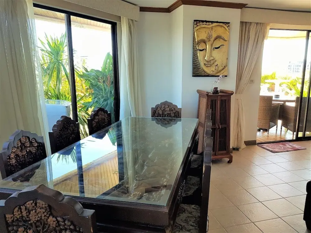 Паттайя: Fantastic 2 bed With Huge Balcony & sea Views