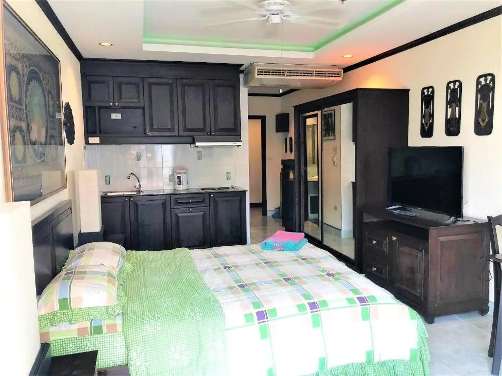 Паттайя: Sea View Apartment Rimhad Condominium Pattaya