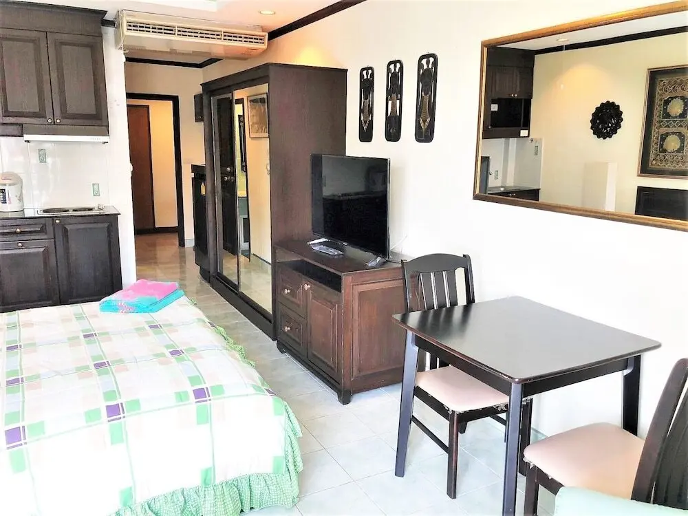Паттайя: Sea View Apartment Rimhad Condominium Pattaya