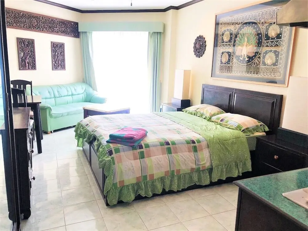 Паттайя: Sea View Apartment Rimhad Condominium Pattaya