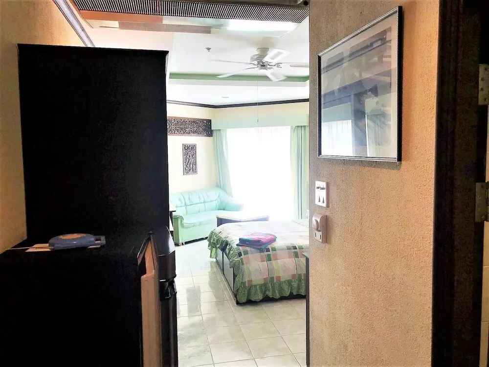 Паттайя: Sea View Apartment Rimhad Condominium Pattaya