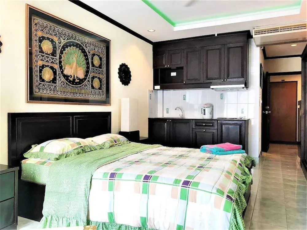 Паттайя: Sea View Apartment Rimhad Condominium Pattaya