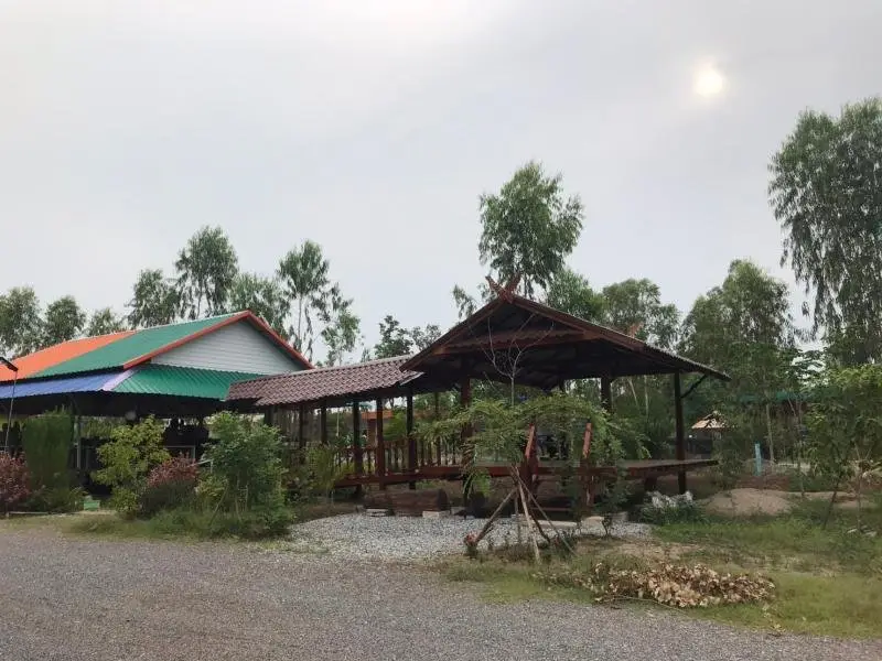 Пан Хуай Пла До: Baan Pak Wangthong