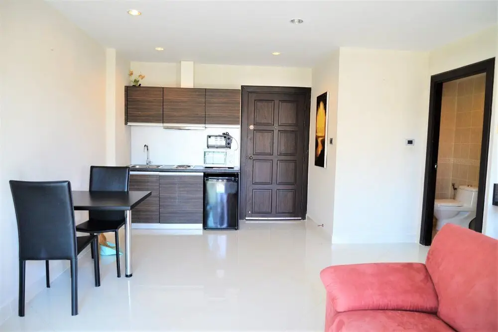 Паттайя: Park Lane studio apartment with swimming pool view Pattaya