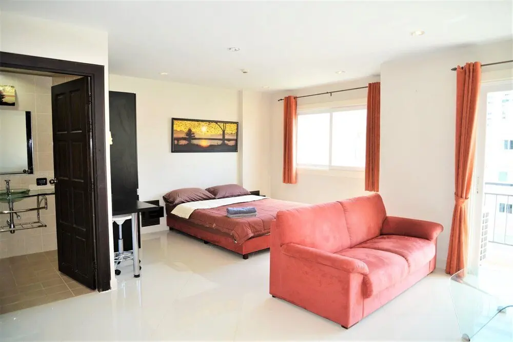 Паттайя: Park Lane studio apartment with swimming pool view Pattaya