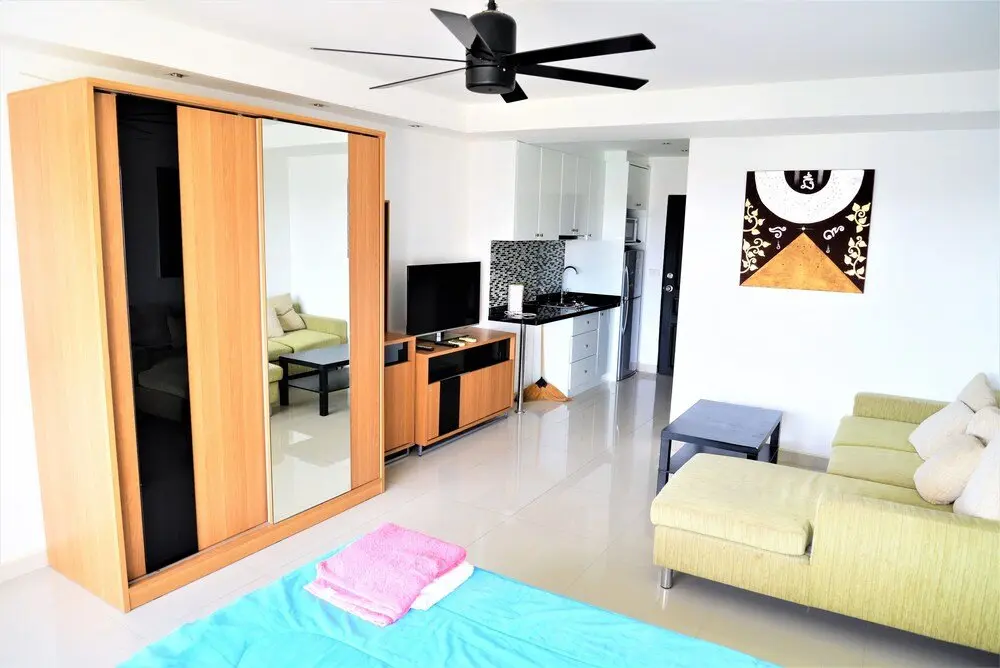 Паттайя: Pattaya Plaza Condotel Large Studio Apartment Sukhumvit