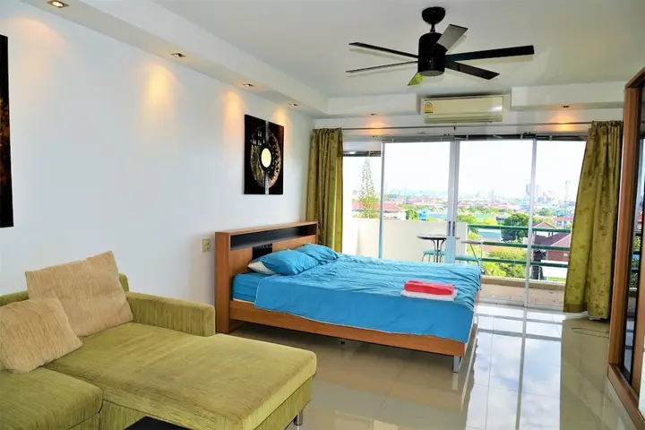 Паттайя: Pattaya Plaza Condotel Large Studio Apartment Sukhumvit