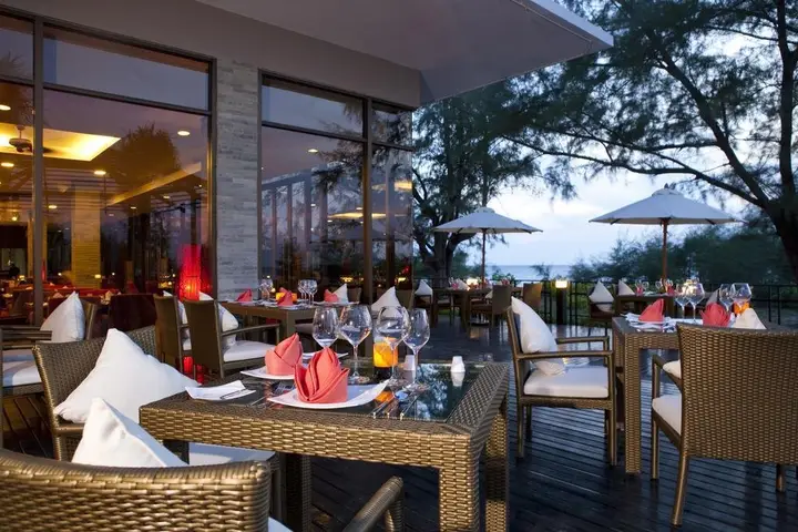Тхаланг: Splash Beach Villa Resort