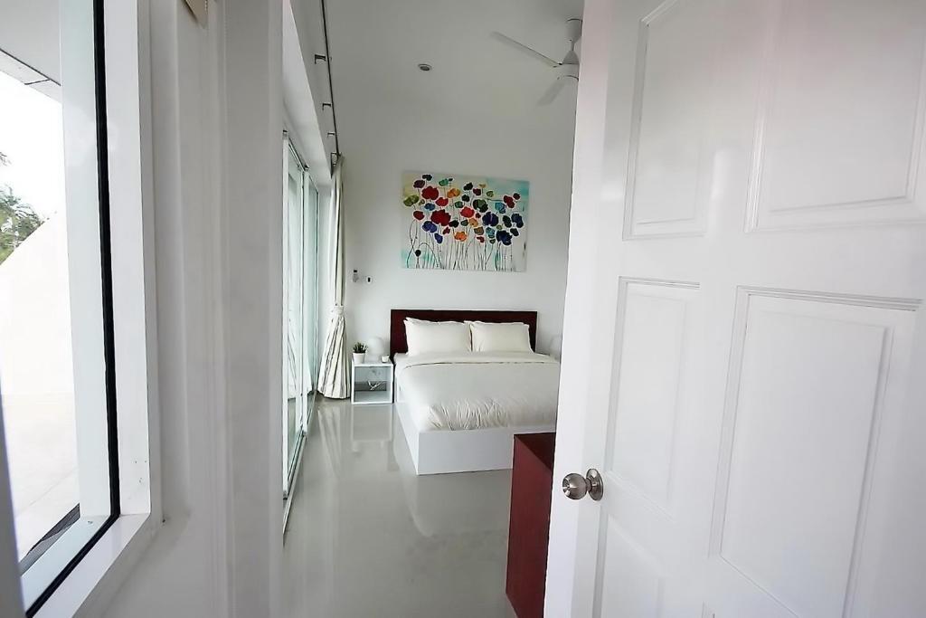 Самуи: Beachside 3-bedroom Townhouse w/ Private Pool at 70 Meters From Beach