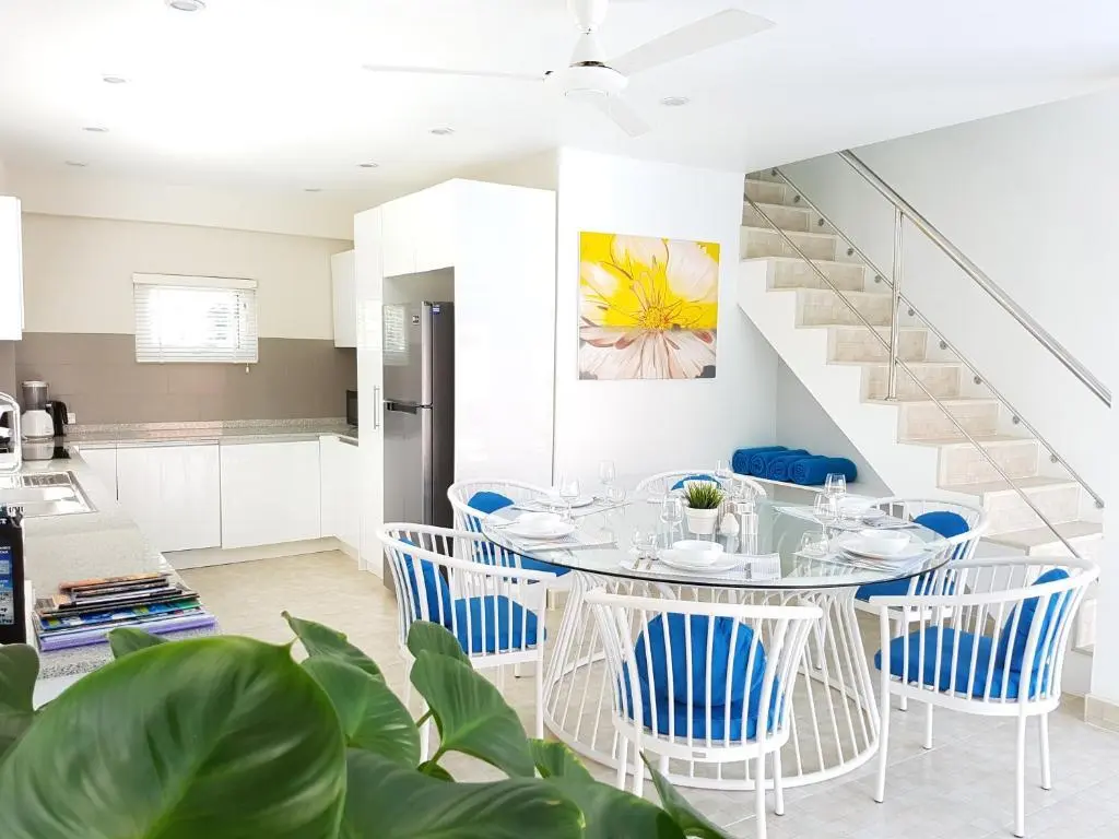 Самуи: Beachside 3-bedroom Townhouse w/ Private Pool at 70 Meters From Beach