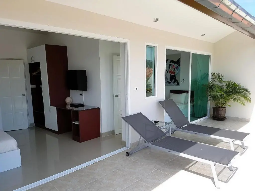 Самуи: Beachside 3-bedroom Townhouse w/ Private Pool at 70 Meters From Beach