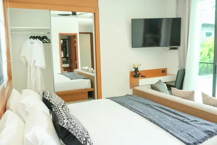 Тхаланг: Attractive 4-Bedroom Pool Villa in Cherngtalay