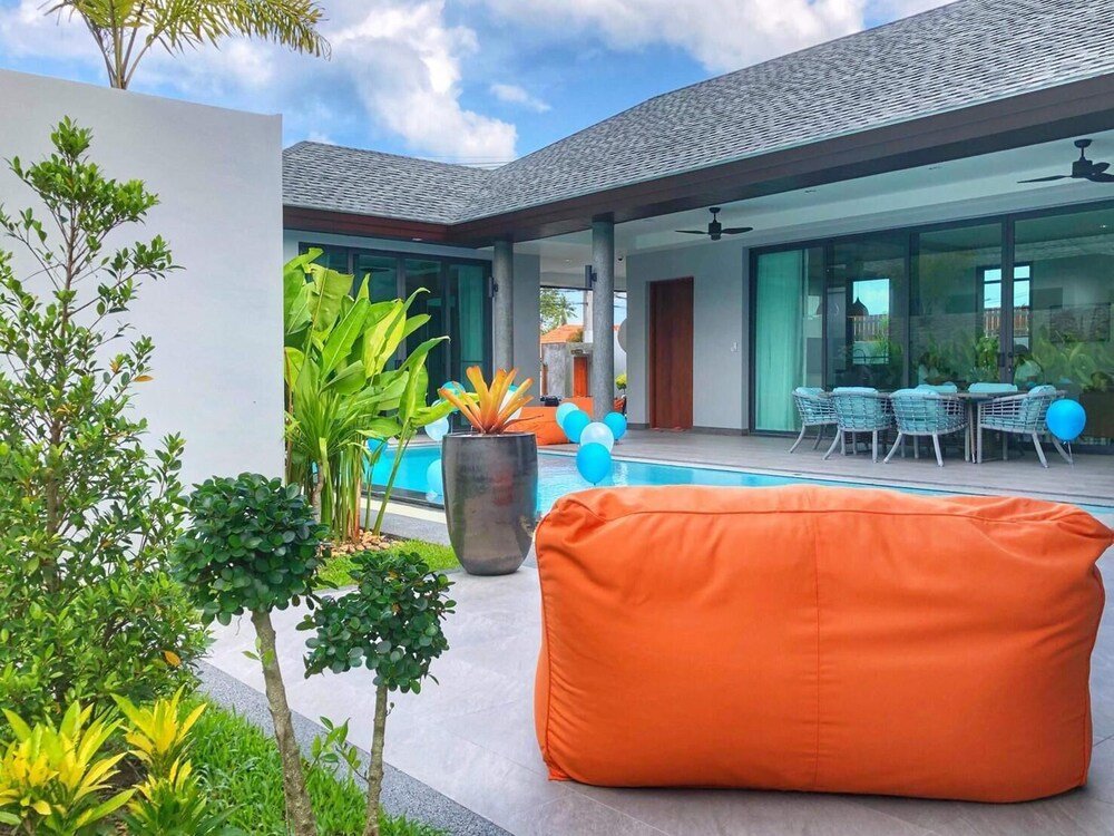 Тхаланг: Attractive 4-Bedroom Pool Villa in Cherngtalay