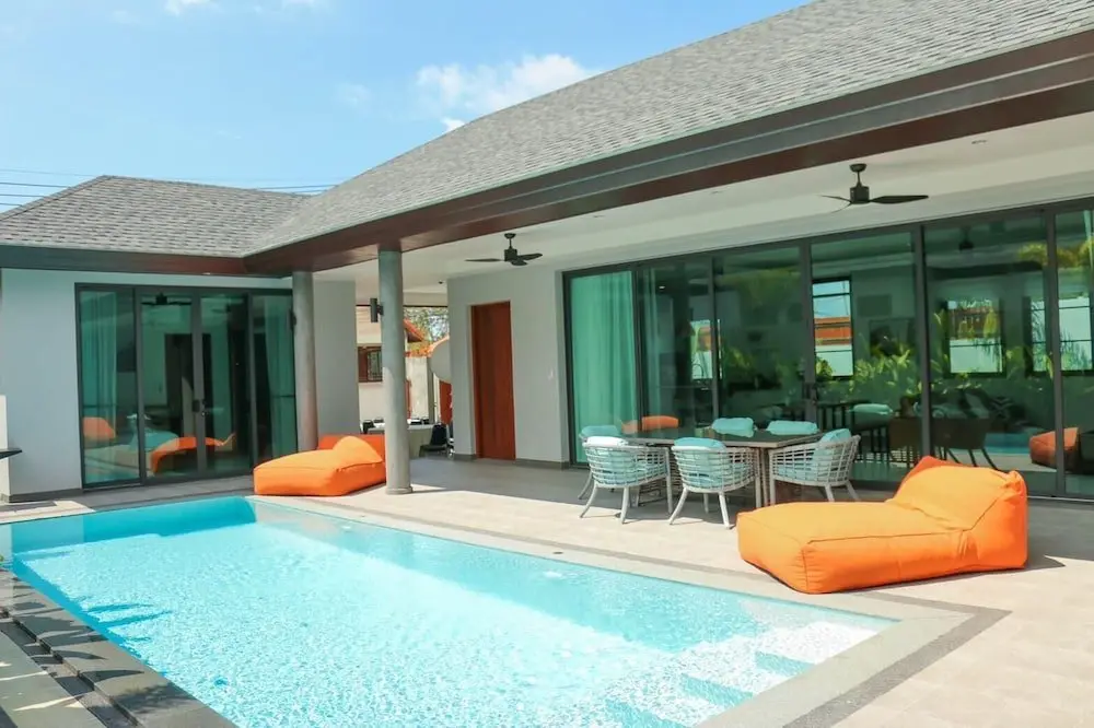 Тхаланг: Attractive 4-Bedroom Pool Villa in Cherngtalay