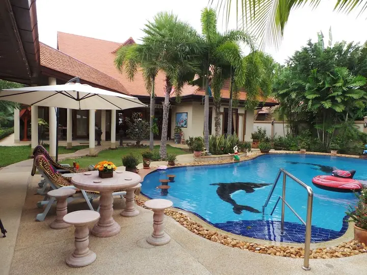 Бангламунг: Relaxing Palm Pool Villa, Tropical Illuminated Garden Private Swimming Pool