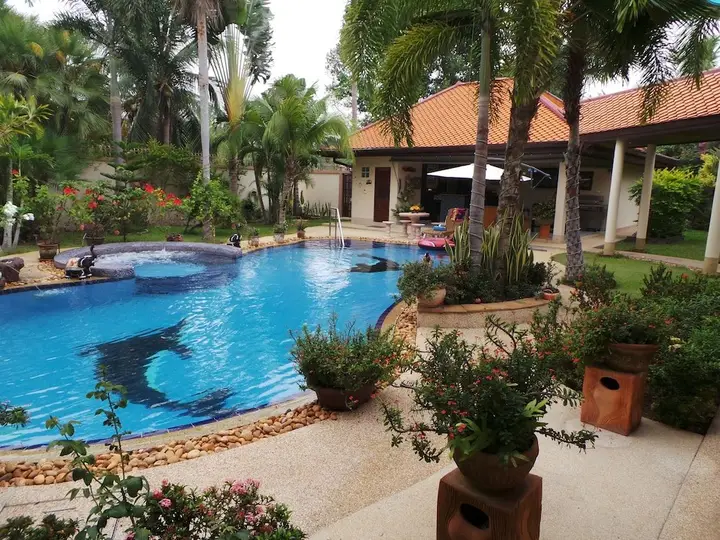 Бангламунг: Relaxing Palm Pool Villa, Tropical Illuminated Garden Private Swimming Pool