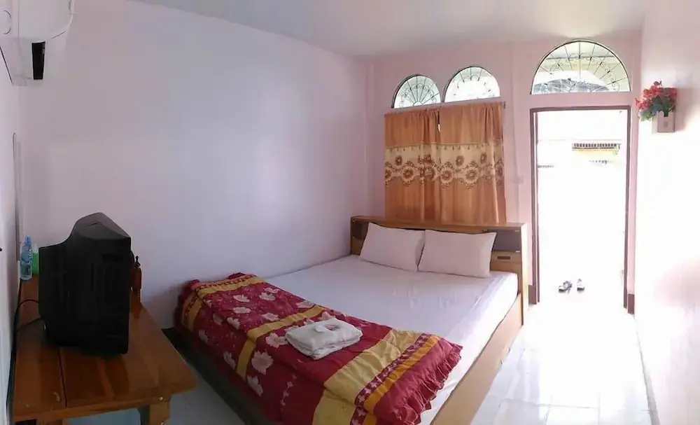 Тхат-Пханом: Santhong Rimkhong Hotel
