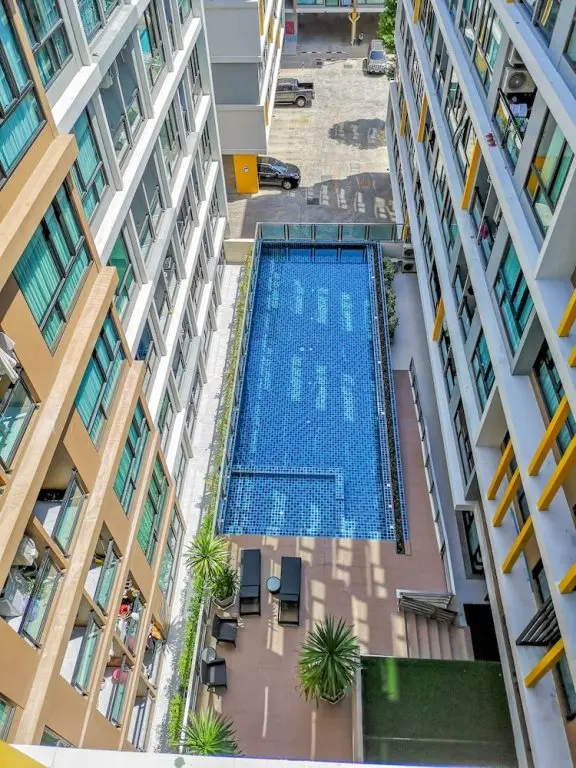 Бангкок: New Condo W Pool And Gym Near Fashion Island Mall