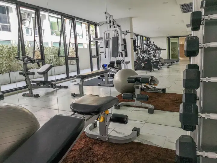 Бангкок: New Condo W Pool And Gym Near Fashion Island Mall