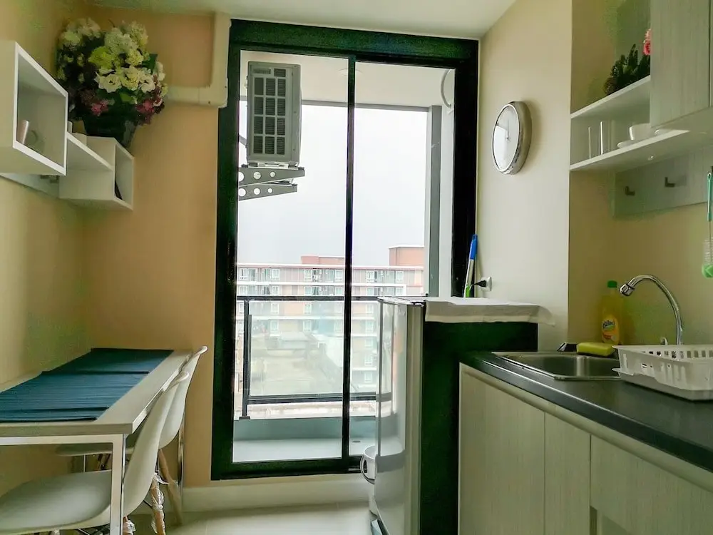 Бангкок: New Condo W Pool And Gym Near Fashion Island Mall