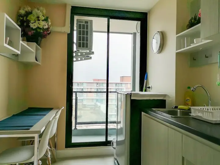 Бангкок: New Condo W Pool And Gym Near Fashion Island Mall