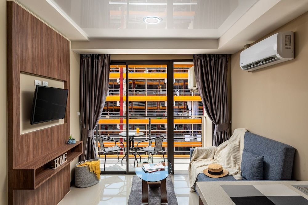 Муанг: Naiharn Pearl Condo Hotel by Villacarte