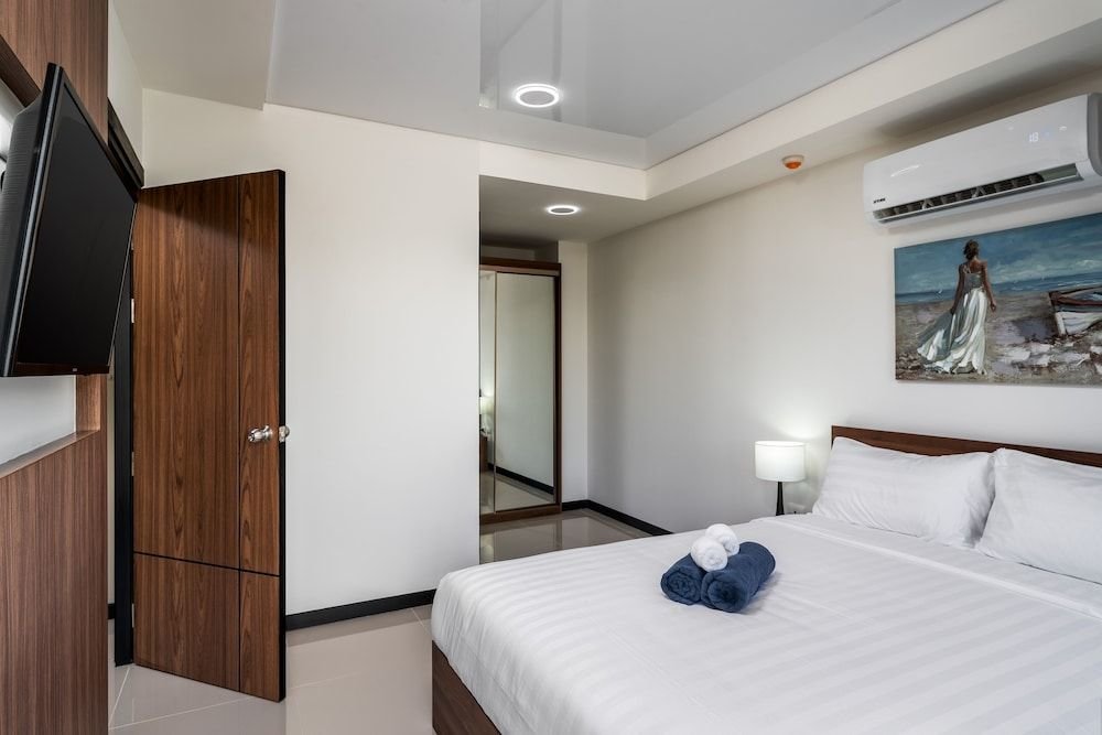 Муанг: Naiharn Pearl Condo Hotel by Villacarte