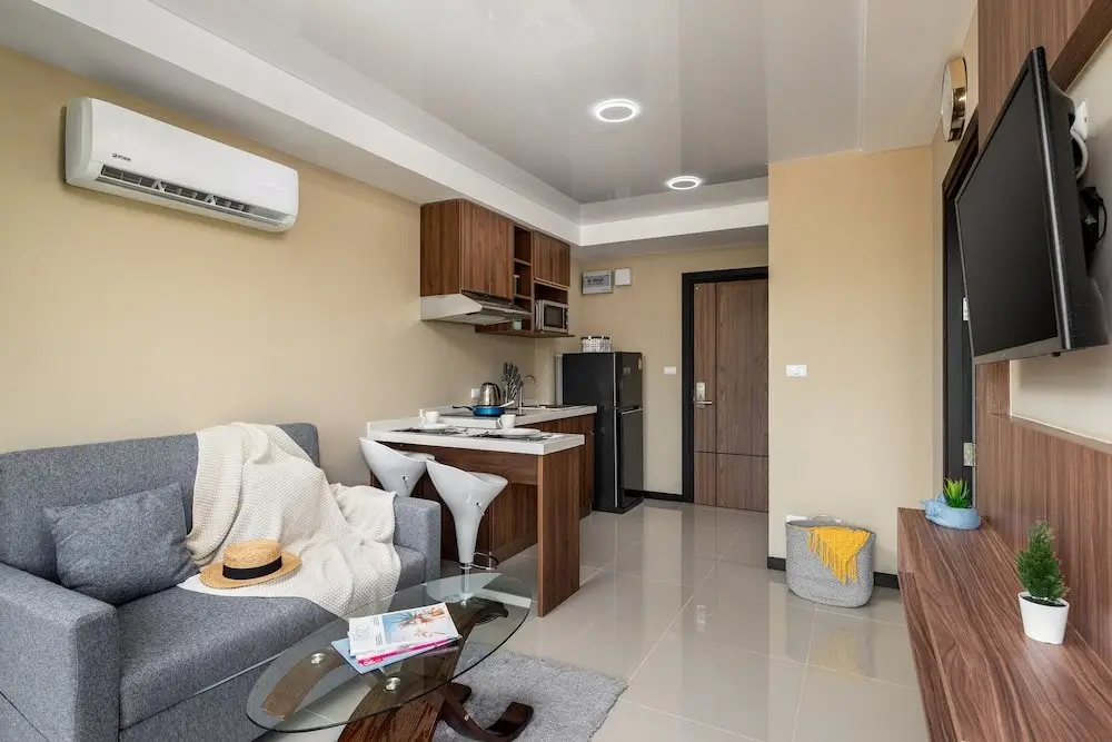 Муанг: Naiharn Pearl Condo Hotel by Villacarte