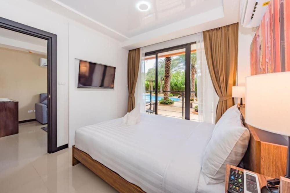 Тхаланг: Mai Khao Beach Condotel by Villacarte